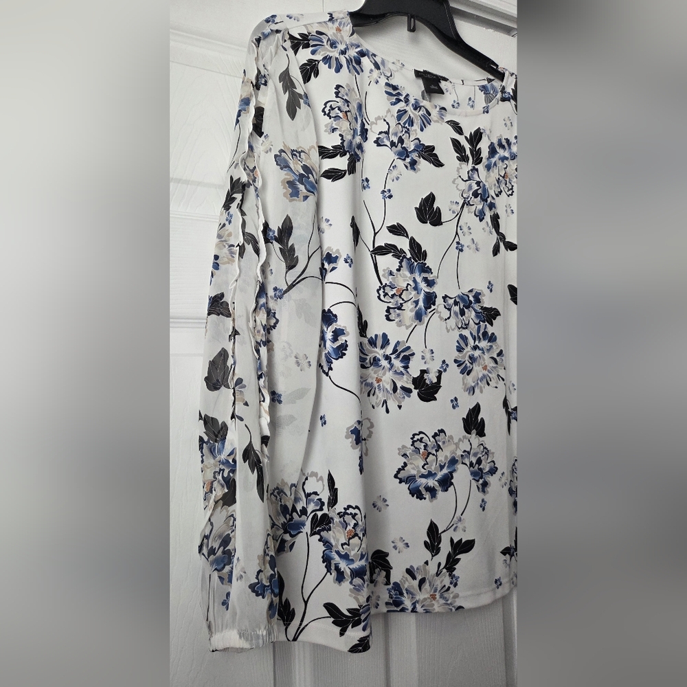 Ann Taylor Factory White Blouse with Blue Floral Print Size L - Picture 6 of 13